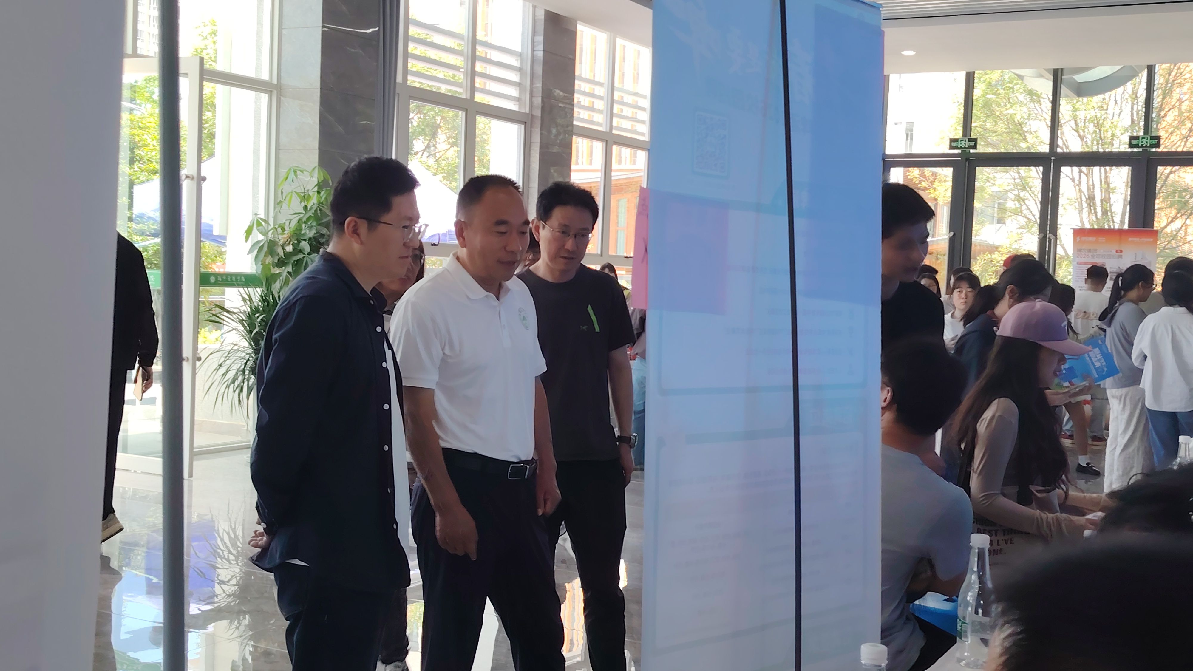 公司举办“周五职通车”专场招聘会（系列十一）