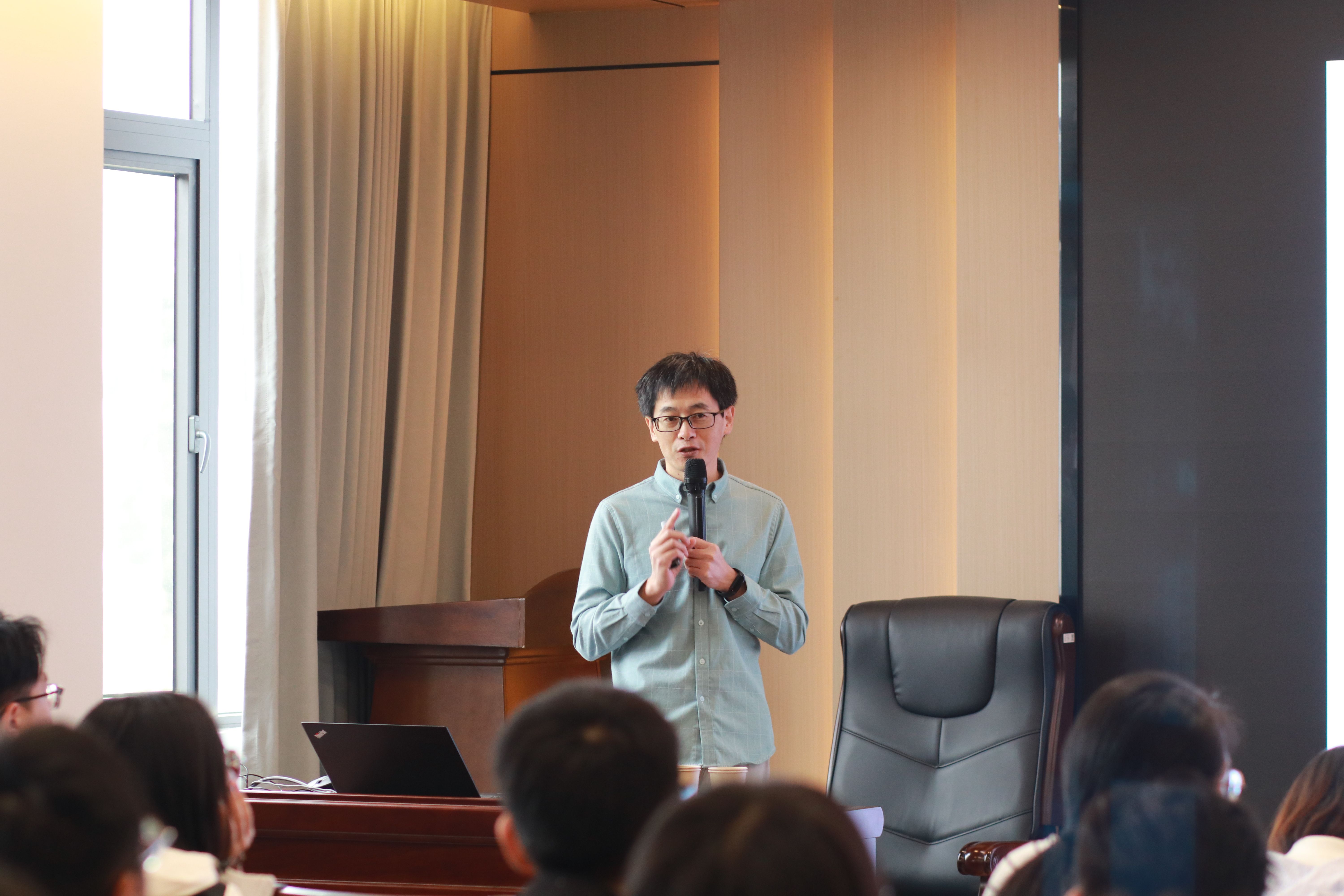 中山大学张辉教授做客“经管大讲堂”