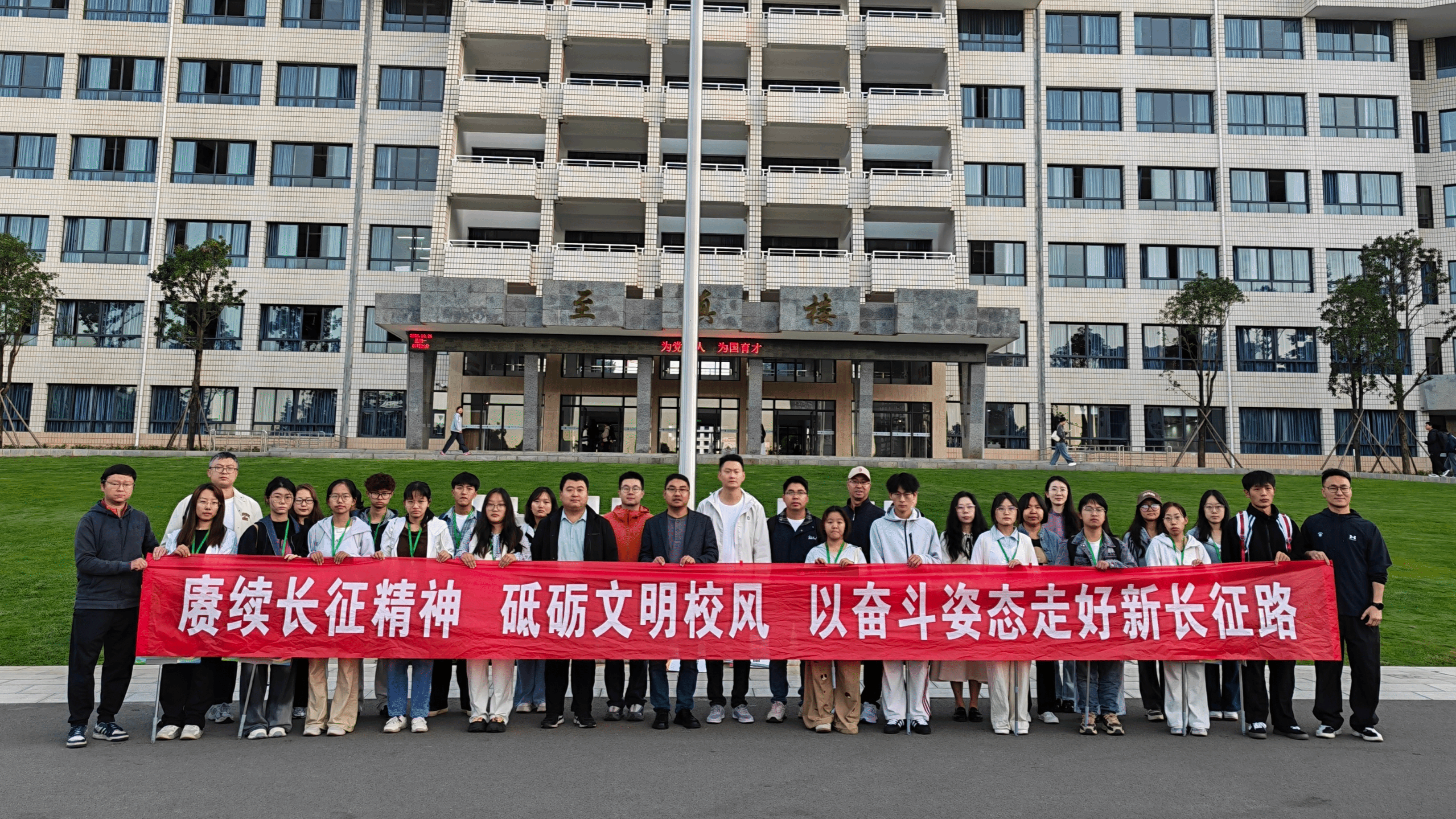 9728太阳集团开展主题升旗仪式